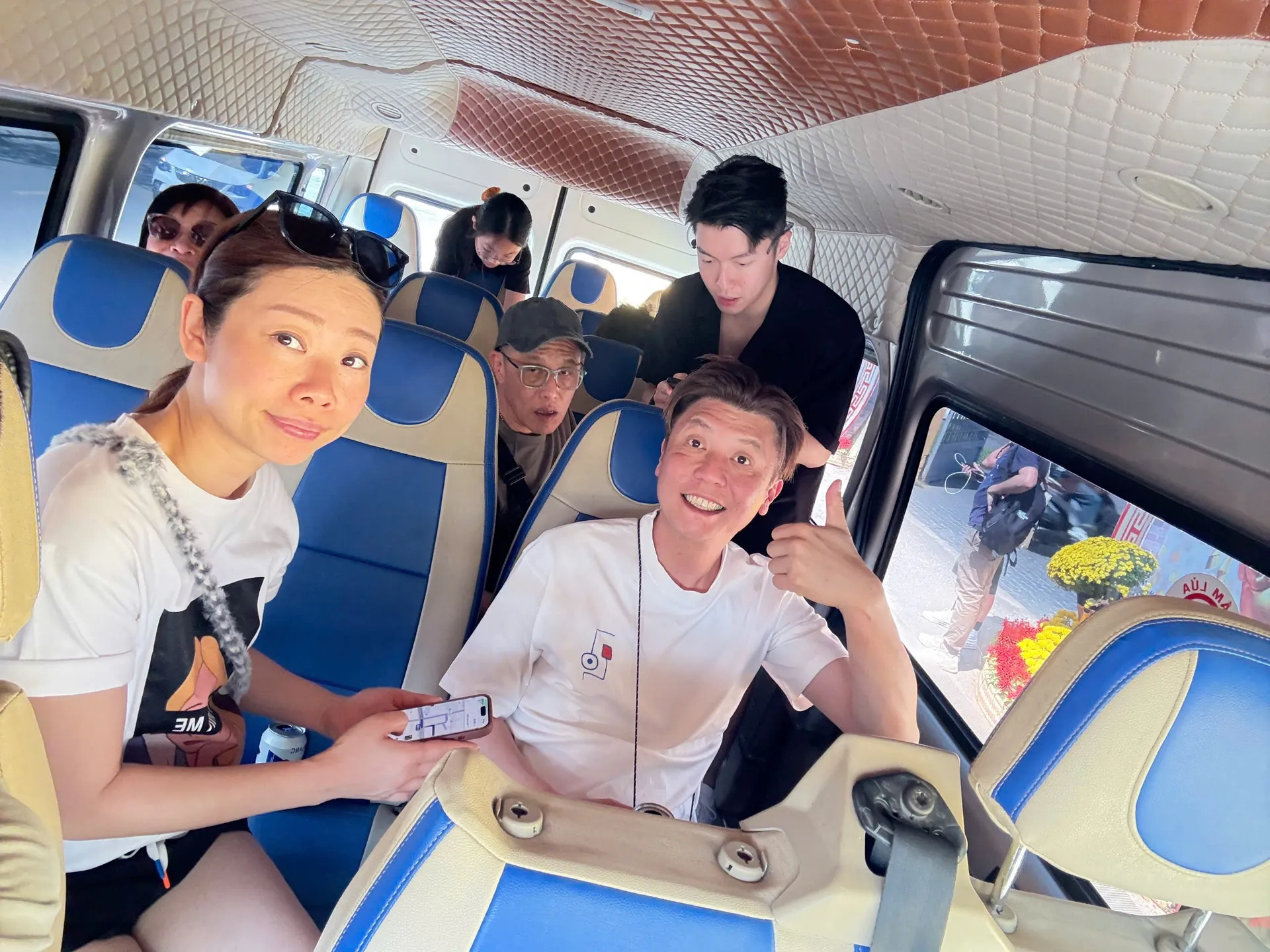 Đoàn khách trên xe Minh Vũ Travel