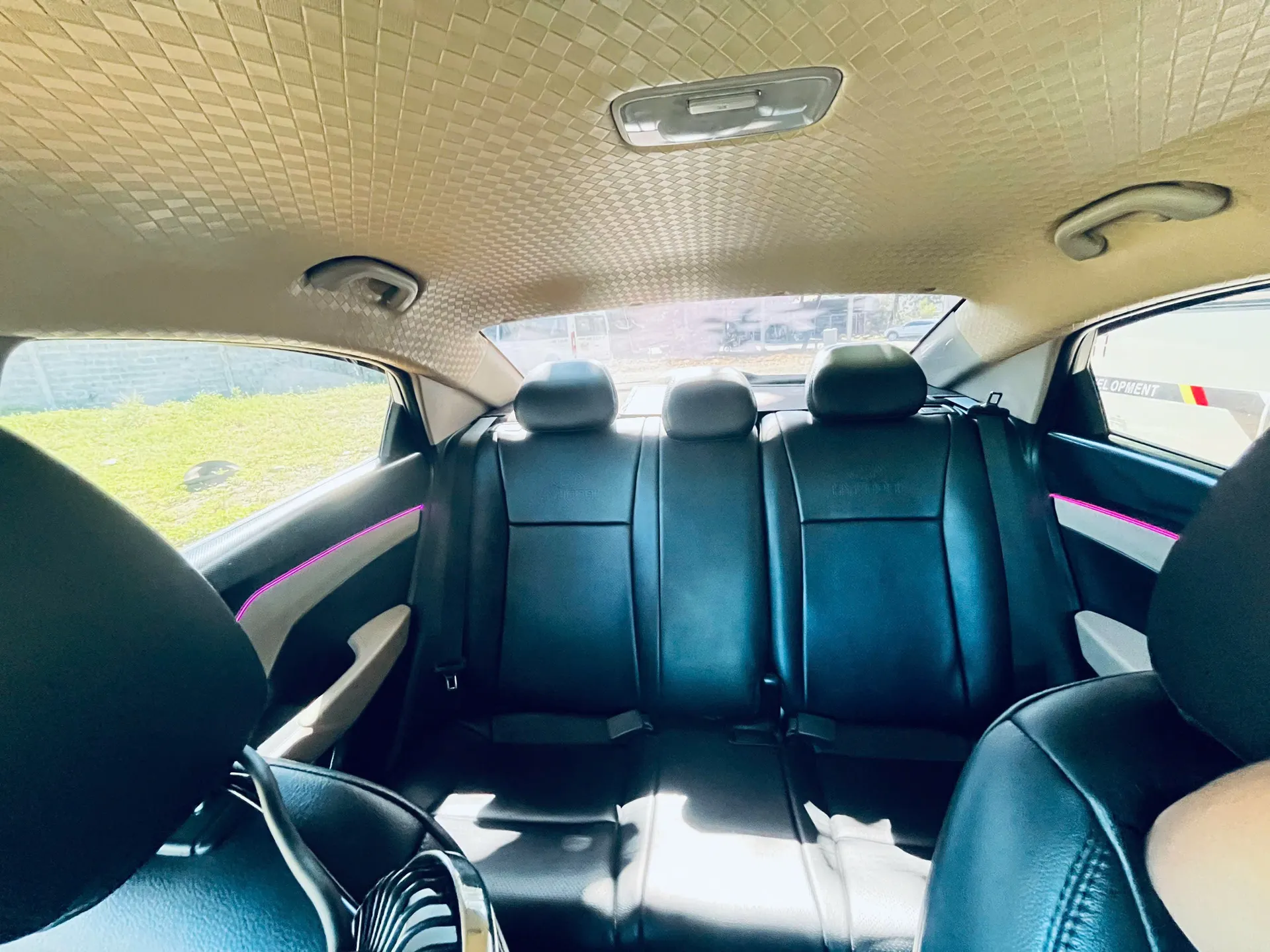 Ghế sau xe 4 chỗ